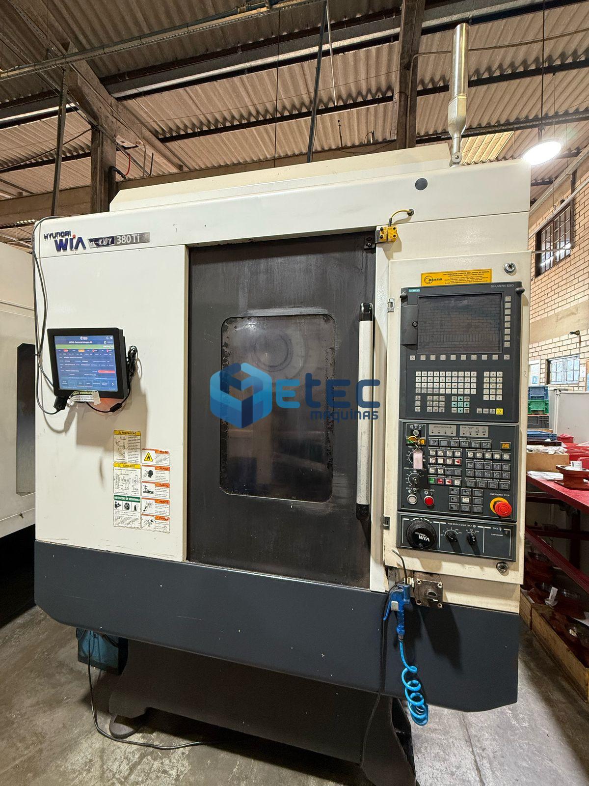 Centro de Usinagem Furação e Rosqueamento Hyundai i-CUT-380-TI