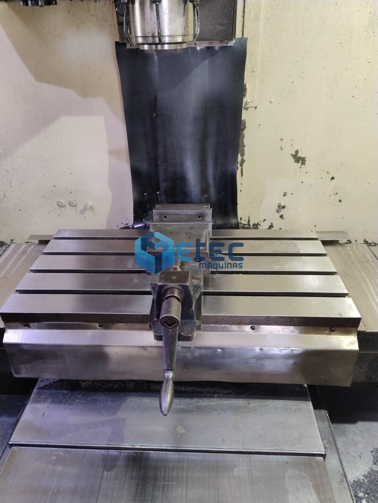 Centro de Usinagem Sinitron VMC-610