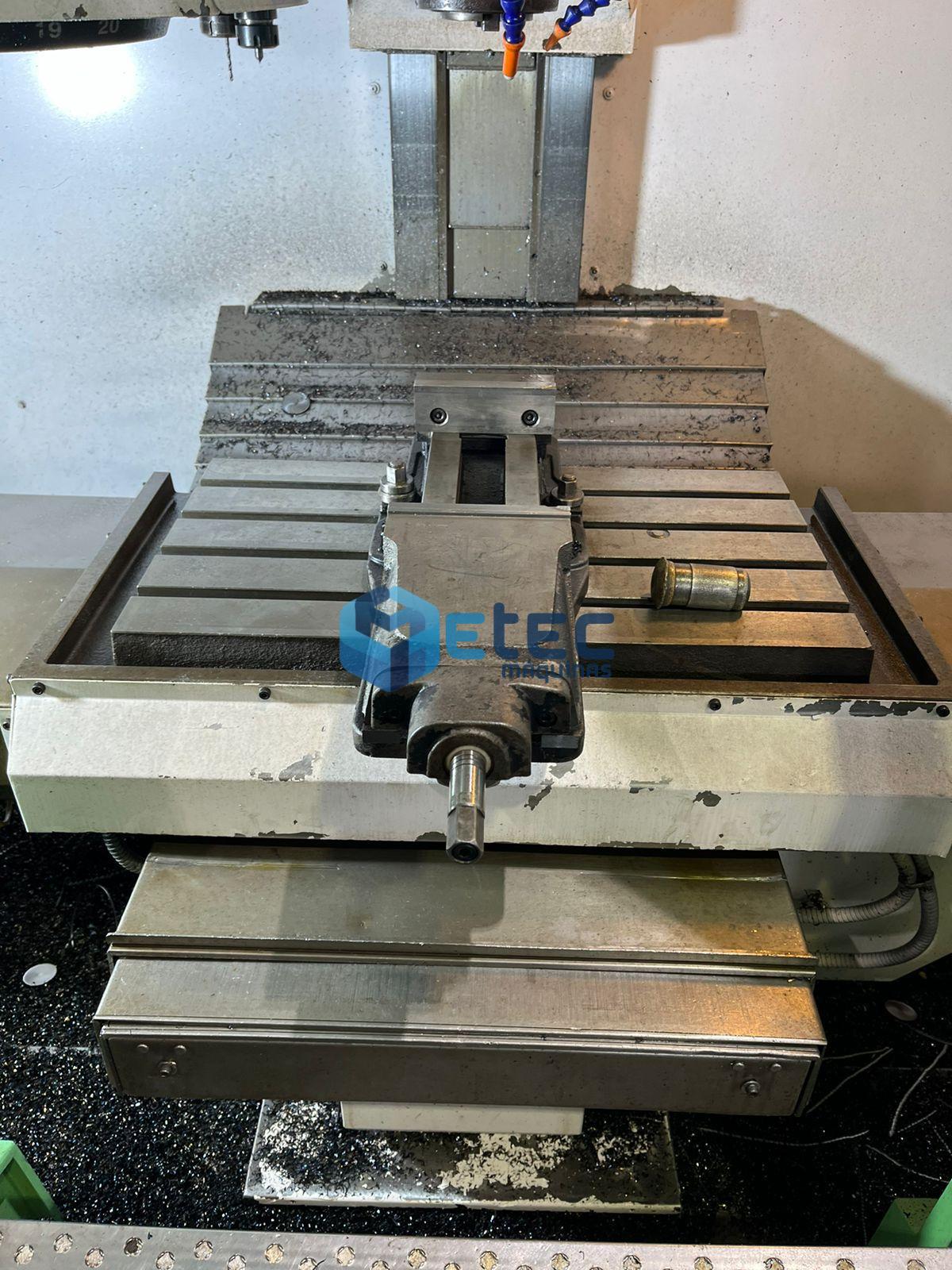 Centro de Usinagem Sinitron VMC-65