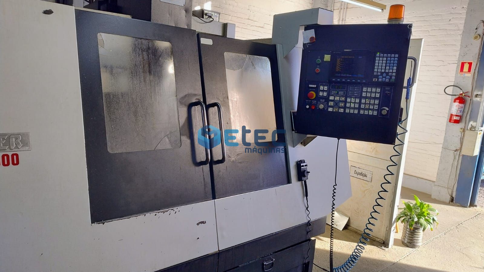 Centro de Usinagem Vertical Feeler FV-1000