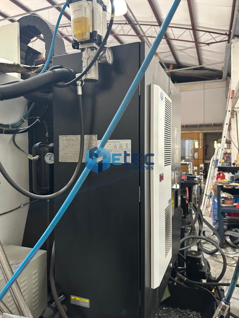 Centro de Usinagem Vertical Neway VM740 + 4° Eixo