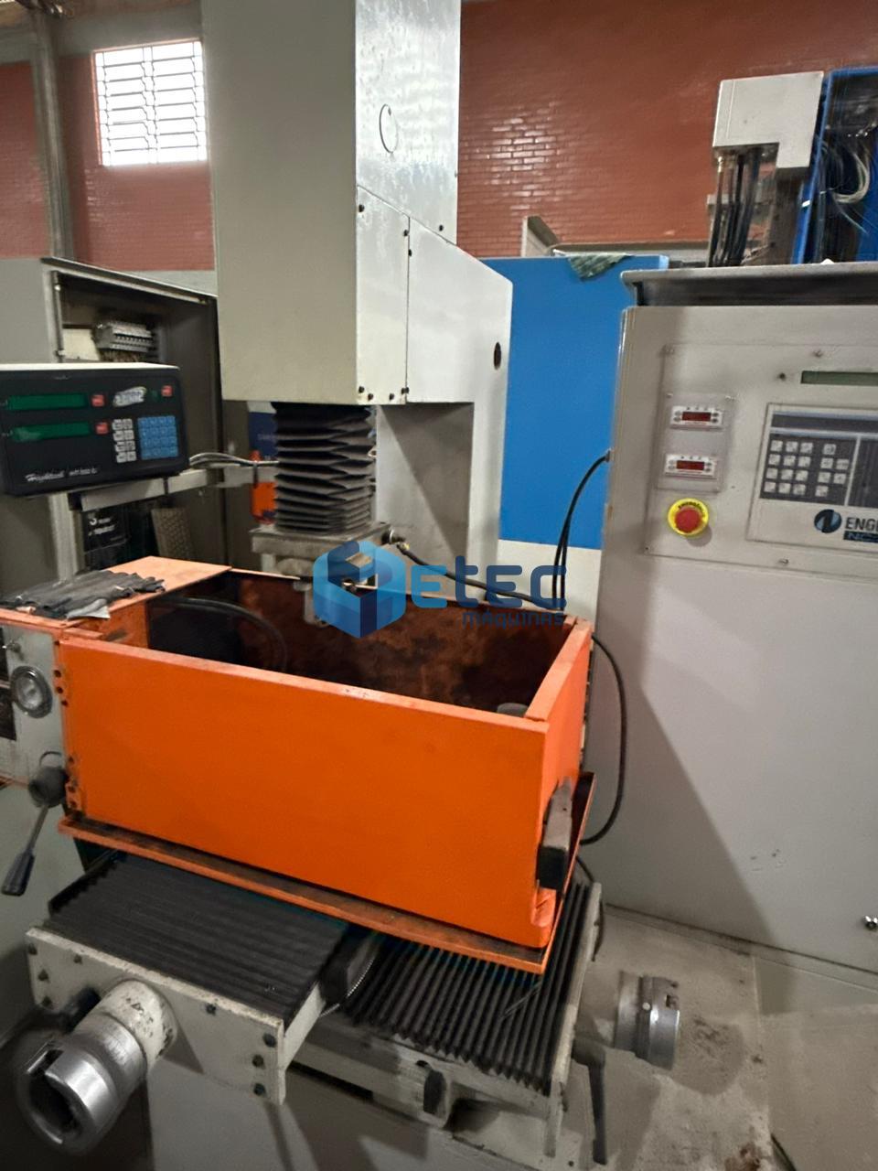 Eletroerosão Penetração Engemaq EDM 220NC