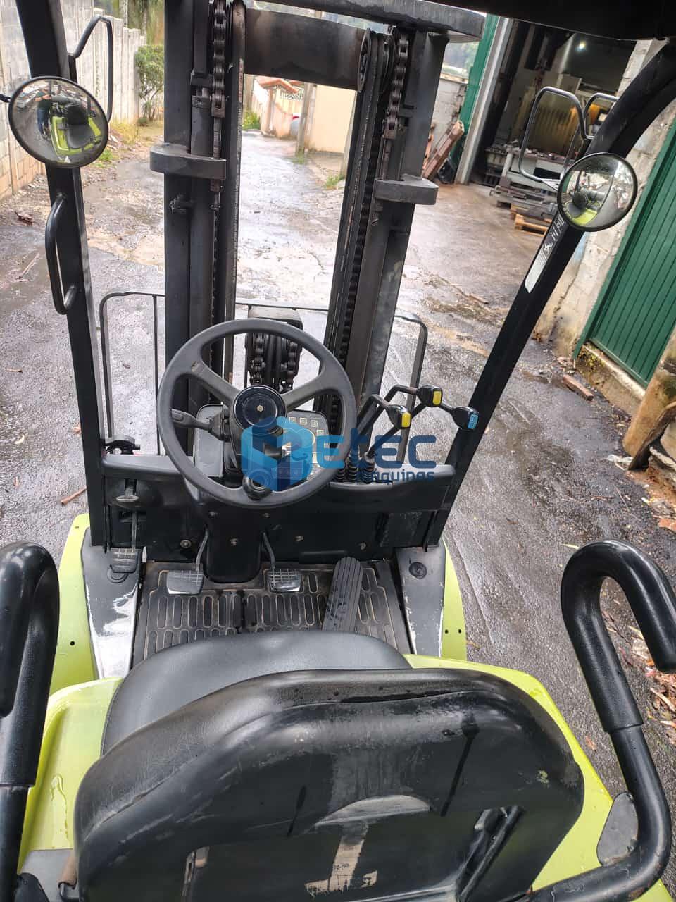 Empilhadeira Clark CL 2,5ton