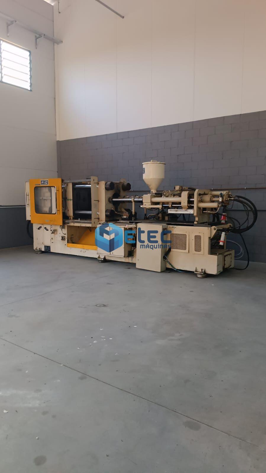 Injetora de Plásticos PIC 250-400