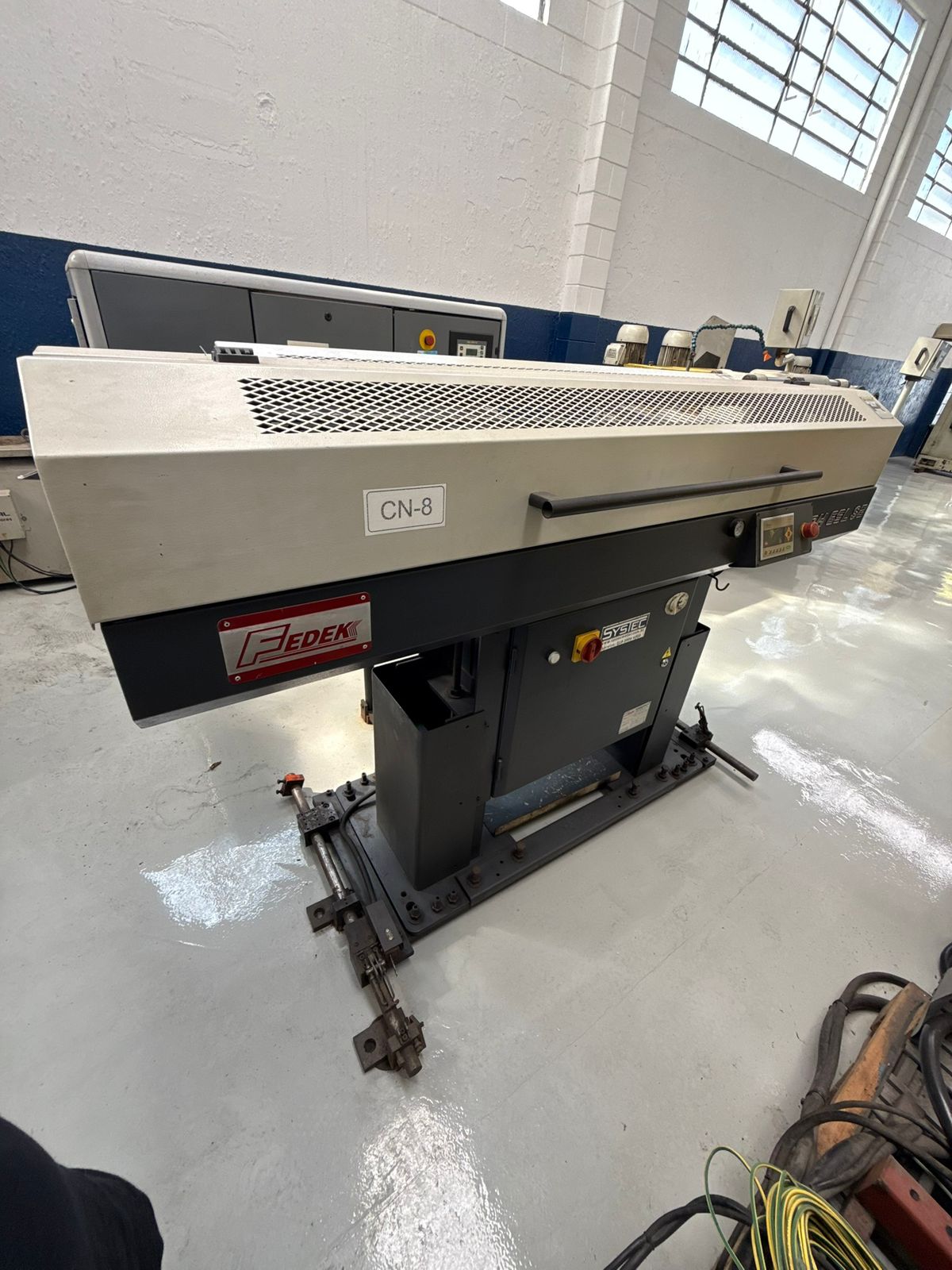 Alimentador de Barras Fedek DH-65L S2