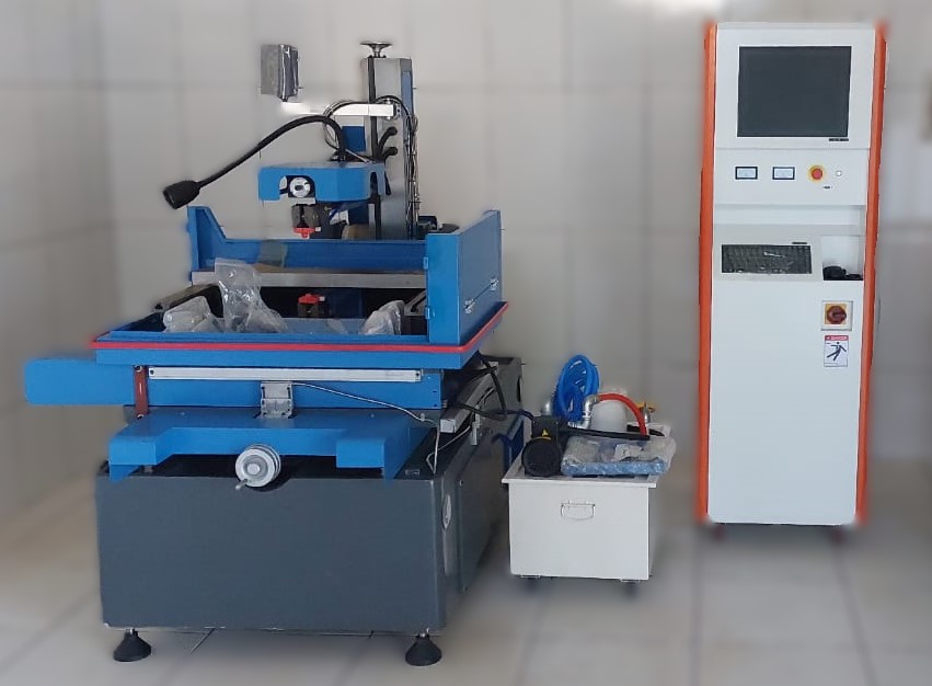 Eletroerosão a Fio CNC EDM Wire Cut Modelo 7745