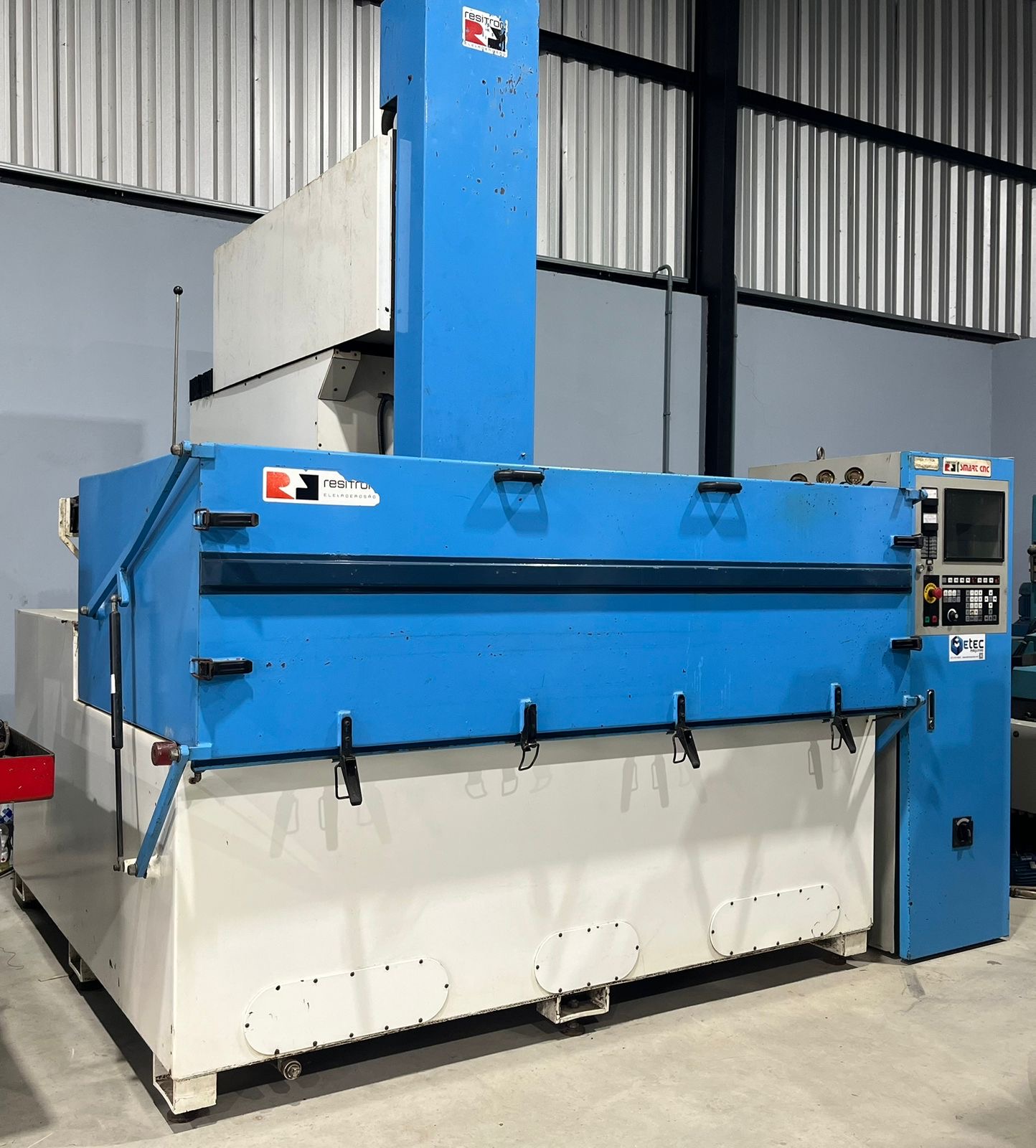 Eletroerosão Penetração CNC Resitron BF1200