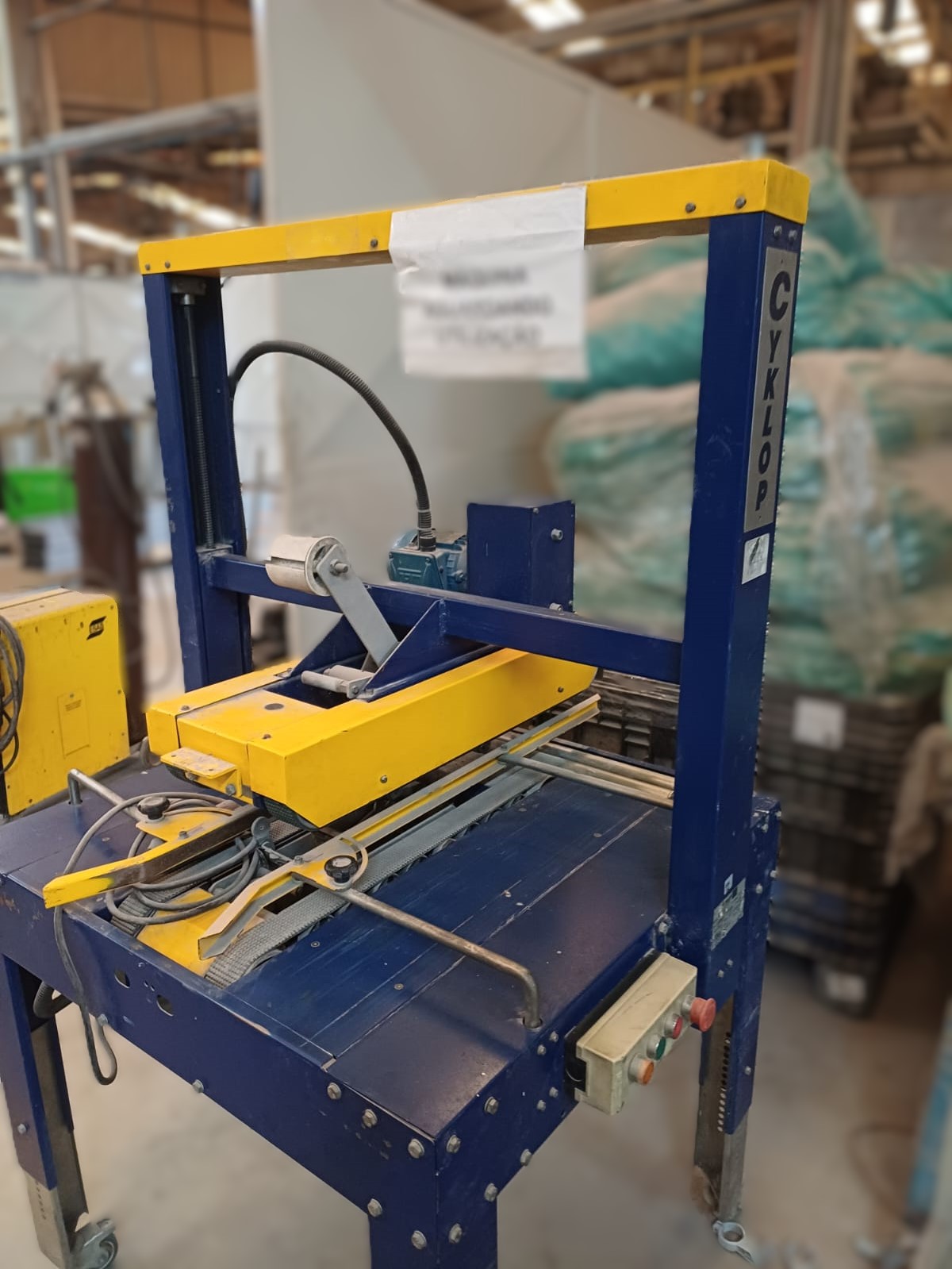 Fechadora de Caixa Semiautomática