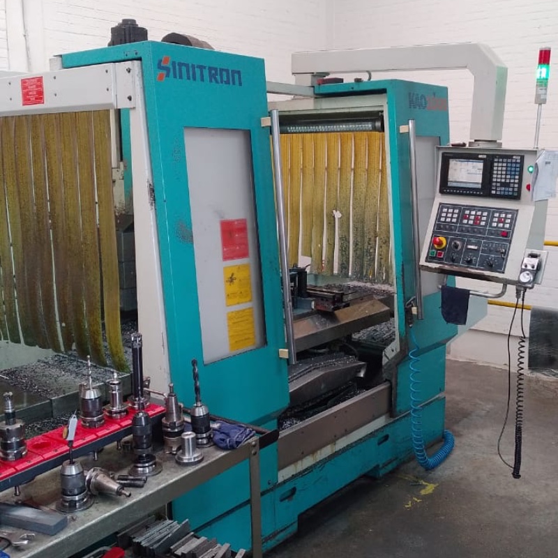 Fresadora CNC Sinitron KAO 1000