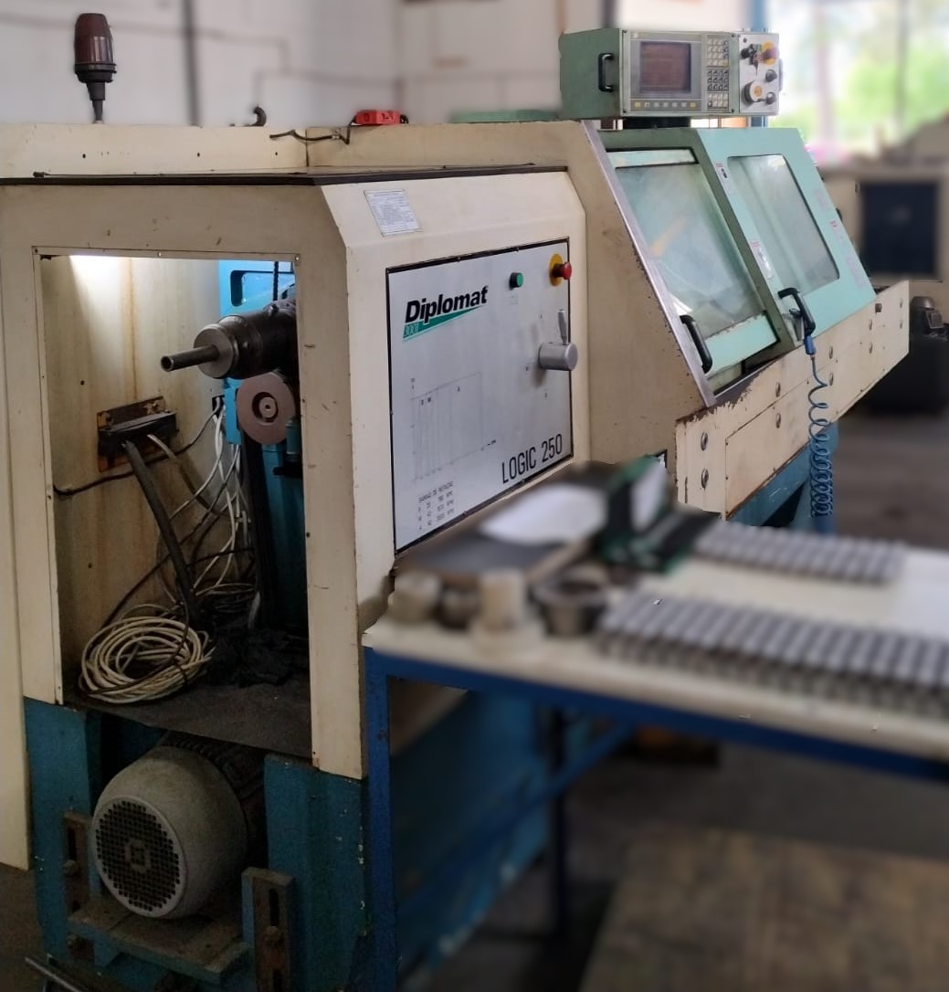 Torno CNC Diplomat Logic 250